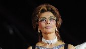 „ОНА ЈЕ ЈЕДНА СТЕНА“: Филмска дива Софија Лорен се успешно опоравља након операције „ОНА ЈЕ ЈЕДНА СТЕНА“: Филмска дива Софија Лорен се успешно опоравља након операције