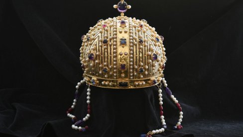 KRUNE KRALJA MILUTINA I DESPOTA STEFANA U SEČUANU: Rekonstruisane insignije na festivalu nematerijalne kulturne baštine u Kini (FOTO) KRUNE KRALJA MILUTINA I DESPOTA STEFANA U SEČUANU: Rekonstruisane insignije na festivalu nematerijalne kulturne baštine u Kini (FOTO)