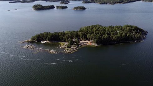 NEOBIČAN PODUHVAT BOGATAŠICE: Ostrvo na koje ne sme da kroči nijedan muškarac NEOBIČAN PODUHVAT BOGATAŠICE: Ostrvo na koje ne sme da kroči nijedan muškarac