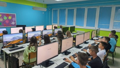POČINJE SEDMI CIKLUS PROJEKTA „STVARAMO ZNANJE“ TELEKOMA SRBIJA: Glasovi građana odlučuju koje škole dobijaju nove informatičke kabinete POČINJE SEDMI CIKLUS PROJEKTA „STVARAMO ZNANJE“ TELEKOMA SRBIJA: Glasovi građana odlučuju koje škole dobijaju nove informatičke kabinete