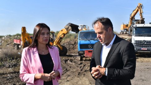 VUJOVIĆEVA U LOZOVIKU: Ministarka obišla radove na čišćenju velike divlje deponije VUJOVIĆEVA U LOZOVIKU: Ministarka obišla radove na čišćenju velike divlje deponije