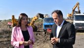 VUJOVIĆEVA U LOZOVIKU: Ministarka obišla radove na čišćenju velike divlje deponije VUJOVIĆEVA U LOZOVIKU: Ministarka obišla radove na čišćenju velike divlje deponije