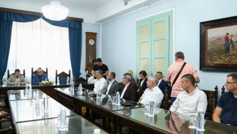 OLAKŠANO SAKUPLJANJE ZA RECIKLAŽU: Opštine severa Bačke i Potisja dobile opremu za odlaganje otpada OLAKŠANO SAKUPLJANJE ZA RECIKLAŽU: Opštine severa Bačke i Potisja dobile opremu za odlaganje otpada