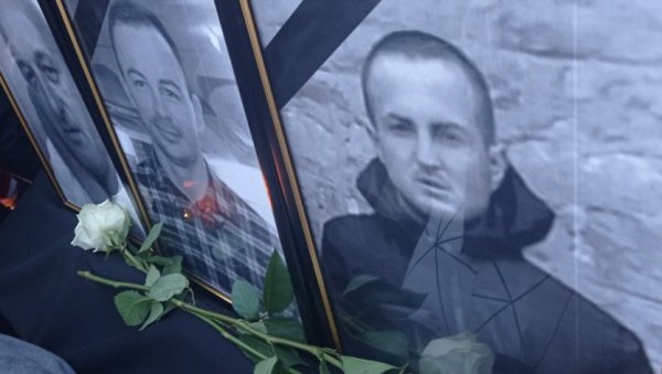 БОЛ ЗА СВОЈИМ ОБИЛИЋИМА: Удружење Косовски Божури од Никшића града осудило албански терор и убиства Срба БОЛ ЗА СВОЈИМ ОБИЛИЋИМА: Удружење Косовски Божури од Никшића града осудило албански терор и убиства Срба