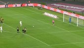 PROMAŠAJ SEZONE, DECENIJE! Ovo što je Mauro Ikardi uradio - dosad nije viđeno (VIDEO) PROMAŠAJ SEZONE, DECENIJE! Ovo što je Mauro Ikardi uradio - dosad nije viđeno (VIDEO)
