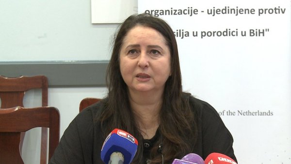 УДРУЖЕЊА ИЗ ЦЕЛЕ БиХ У ЗАЈЕДНИЧКОМ ПРОЈЕКТУ: Уједињени против насиља у породици УДРУЖЕЊА ИЗ ЦЕЛЕ БиХ У ЗАЈЕДНИЧКОМ ПРОЈЕКТУ: Уједињени против насиља у породици