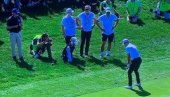 ŠTA RADI OVAJ ČOVEK!? Novak Đoković pokazao zavidno umeće i na golf terenu (VIDEO) ŠTA RADI OVAJ ČOVEK!? Novak Đoković pokazao zavidno umeće i na golf terenu (VIDEO)