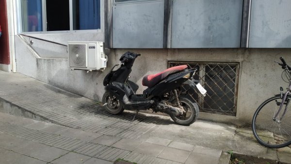 МАЛОЛЕТНИК МОПЕДОМ ОБОРИО ДЕВОЈКУ: Параћинска полиција идентификовала тинејџера, повређена се опоравља код куће МАЛОЛЕТНИК МОПЕДОМ ОБОРИО ДЕВОЈКУ: Параћинска полиција идентификовала тинејџера, повређена се опоравља код куће