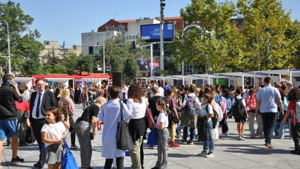 НА ТРГУ ЛЕКЦИЈА О СТРАНИМ КУЛТУРАМА: У центру Београда одржана манифестација поводом Европксог дана језика НА ТРГУ ЛЕКЦИЈА О СТРАНИМ КУЛТУРАМА: У центру Београда одржана манифестација поводом Европксог дана језика
