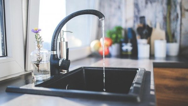 БЕЗ ВОДЕ И СТРУЈЕ ДАНАС ОВИ ДЕЛОВИ БЕОГРАДА: Суве славине већ од 9 сати - Детаљан списак улица БЕЗ ВОДЕ И СТРУЈЕ ДАНАС ОВИ ДЕЛОВИ БЕОГРАДА: Суве славине већ од 9 сати - Детаљан списак улица