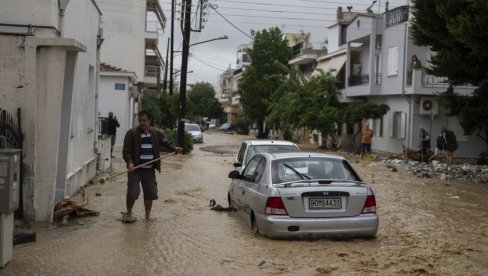 ДРАМАТИЧНИ СНИМЦИ ИЗ ГРЧКЕ: Катастрофа у Евији, Волос под водом - стотине евакуисаних (ВИДЕО) ДРАМАТИЧНИ СНИМЦИ ИЗ ГРЧКЕ: Катастрофа у Евији, Волос под водом - стотине евакуисаних (ВИДЕО)