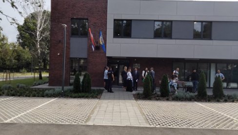 IZRADA DOKUMENATA I U RADNIČKOJ 32: Od danas ponovo radi Policijska ispostava Stari grad u Novom Sadu IZRADA DOKUMENATA I U RADNIČKOJ 32: Od danas ponovo radi Policijska ispostava Stari grad u Novom Sadu