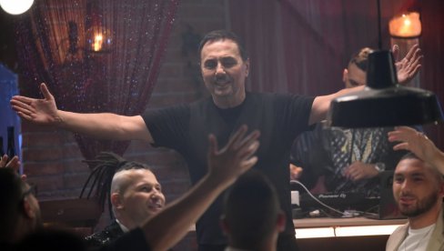 KEBINA U DISKO FAZONU, ZA SVE PROSTORE: Dragan Kojić Keba i Baltik bend spojili glasove (FOTO/VIDEO) KEBINA U DISKO FAZONU, ZA SVE PROSTORE: Dragan Kojić Keba i Baltik bend spojili glasove (FOTO/VIDEO)