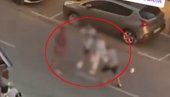 ŠOK SCENA U NOVOM SADU: Muškarci se potukli na ulici, a žena izvukla deblji kraj (VIDEO) ŠOK SCENA U NOVOM SADU: Muškarci se potukli na ulici, a žena izvukla deblji kraj (VIDEO)