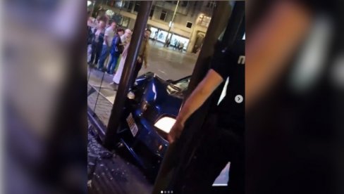 DRAMA NA TRGU REPUBLIKE: Žena povređena kad se automobil zaleteo u autobusko stajalište (FOTO)