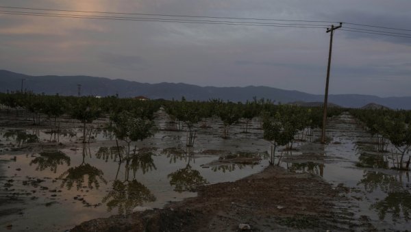 ВОЛОС ЛИЧИ НА ГРАД КОЈИ ЈЕ БОМБАРДОВАН: Евија без струје - невреме опустошило Грчку (ФОТО)