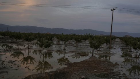 VOLOS LIČI NA GRAD KOJI JE BOMBARDOVAN: Evija bez struje - nevreme opustošilo Grčku (FOTO)