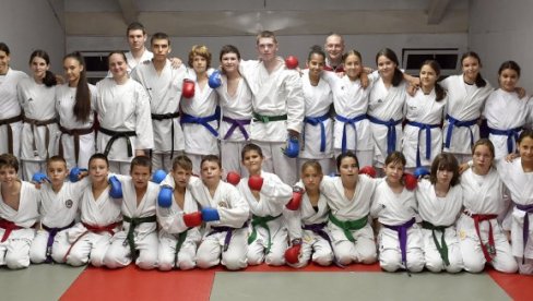 STECIŠTE ŠAMPIONA: Novosti u poseti Samuraju, jednom od najuspešnijih karate klubova u Srbiji STECIŠTE ŠAMPIONA: Novosti u poseti Samuraju, jednom od najuspešnijih karate klubova u Srbiji