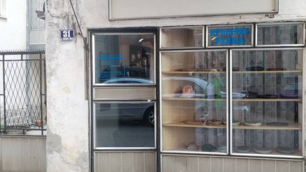 МЛАДА ЖЕНА ИЗ ВРАЊА БОРИ СЕ ДА ОЧУВА СТАРИ ЗАНАТ: Милица наставља посао свог деде и тате МЛАДА ЖЕНА ИЗ ВРАЊА БОРИ СЕ ДА ОЧУВА СТАРИ ЗАНАТ: Милица наставља посао свог деде и тате