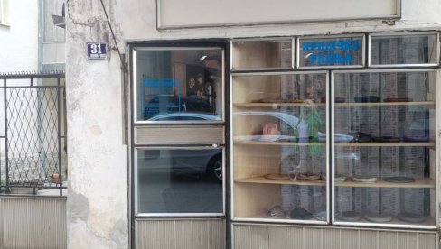 МЛАДА ЖЕНА ИЗ ВРАЊА БОРИ СЕ ДА ОЧУВА СТАРИ ЗАНАТ: Милица наставља посао свог деде и тате МЛАДА ЖЕНА ИЗ ВРАЊА БОРИ СЕ ДА ОЧУВА СТАРИ ЗАНАТ: Милица наставља посао свог деде и тате
