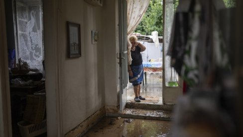 ZA MANJE OD MESEC DANA, DVA PUTA OSTALI BEZ SVEGA: Tužne slike iz Grčke, ljudi očajni, voda im sve uništila (FOTO) ZA MANJE OD MESEC DANA, DVA PUTA OSTALI BEZ SVEGA: Tužne slike iz Grčke, ljudi očajni, voda im sve uništila (FOTO)