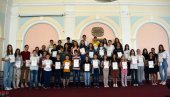 НАГРАДЕ ЗА 56 ЂАКА: Општина Неготин наградила најбоље основце и средњошколце НАГРАДЕ ЗА 56 ЂАКА: Општина Неготин наградила најбоље основце и средњошколце