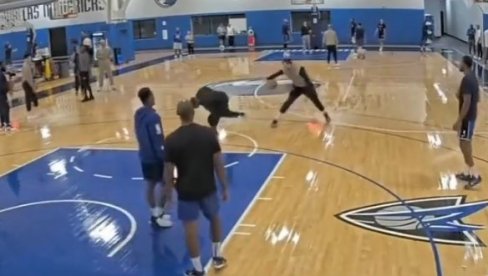 AU, ŠTA MU UČINI: Luka Dončić i sam gledao u čudu šta je uradio na treningu (VIDEO) AU, ŠTA MU UČINI: Luka Dončić i sam gledao u čudu šta je uradio na treningu (VIDEO)