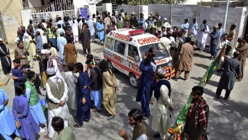 VELIKA TRAGEDIJA U PAKISTANU: Najmanje 59 ljudi stradalo u eksploziji u džamiji u Mastungu (FOTO) VELIKA TRAGEDIJA U PAKISTANU: Najmanje 59 ljudi stradalo u eksploziji u džamiji u Mastungu (FOTO)
