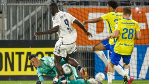 RKC BEŽI IZ CRVENE ZONE: Herakles izvukao remi sa PSV Ajndhovenom, ali po koju cenu RKC BEŽI IZ CRVENE ZONE: Herakles izvukao remi sa PSV Ajndhovenom, ali po koju cenu