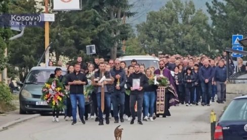 ZA SOBOM OSTAVIO DVOJE MALE DECE: U Leposaviću sahranjen Bojan Mijailović - jedan od trojice ubijenih Srba (VIDEO)