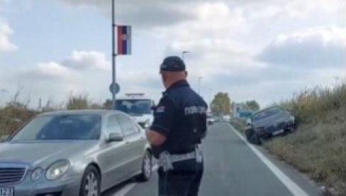 PRVI SNIMAK NESREĆE ACE LUKASA: Skupoceni Mercedes završio u kanalu (VIDEO) PRVI SNIMAK NESREĆE ACE LUKASA: Skupoceni Mercedes završio u kanalu (VIDEO)