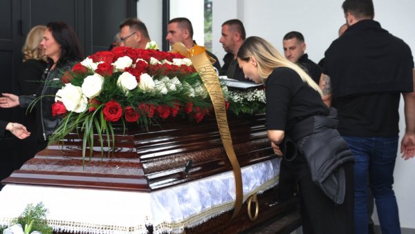 КУРТИ ХАПСИ СРБЕ И КАДА ИДУ НА САХРАНУ! Терор Приштине према нашем народу на врхунцу КУРТИ ХАПСИ СРБЕ И КАДА ИДУ НА САХРАНУ! Терор Приштине према нашем народу на врхунцу