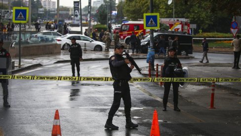 TURSKA PRIVELA OSUMNJIČENE ZA TERORIZAM: Uhapšeno 2.554 begunca nakon bombaškog napada u Ankari