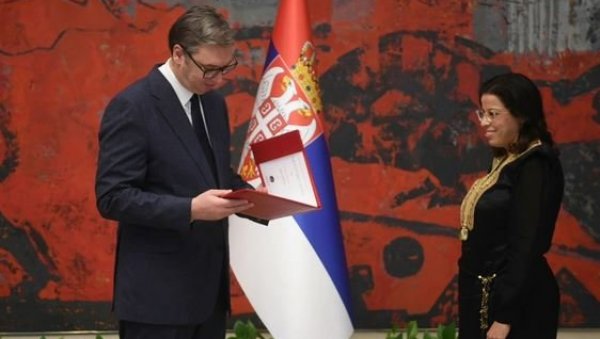 ВУЧИЋ ЧЕСТИТАО ДАН РОЂЕЊА МАХАТМЕ ГАНДИЈА: Председник са новоименованом амбасадорком Индије ВУЧИЋ ЧЕСТИТАО ДАН РОЂЕЊА МАХАТМЕ ГАНДИЈА: Председник са новоименованом амбасадорком Индије