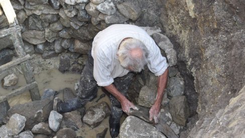 IMA 91 GODINU I ZIDA BUNARE: Kostadin vešt u zanatu koji život znači IMA 91 GODINU I ZIDA BUNARE: Kostadin vešt u zanatu koji život znači