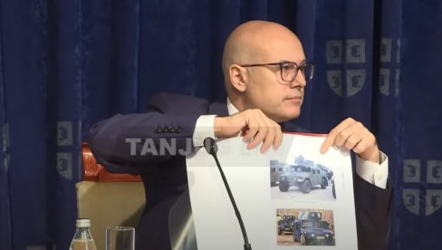 SRBIJA JOŠ JEDNOM POBIJA LAŽI PRIŠTINE: Ministar Vučević izneo istinu o hamerima (FOTO) SRBIJA JOŠ JEDNOM POBIJA LAŽI PRIŠTINE: Ministar Vučević izneo istinu o hamerima (FOTO)