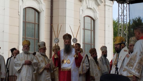 СВАКОМЕ ЈЕ МИР ПОТРЕБАН: Патријарх у Суботици на прослави Патрона Епархије бачке СВАКОМЕ ЈЕ МИР ПОТРЕБАН: Патријарх у Суботици на прослави Патрона Епархије бачке