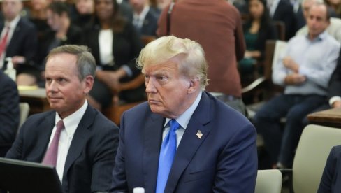 ДИСЦИПЛИНСКА МЕРА ЗА ДОНАЛДА ТРАМПА: Бивши председник кажњен са 5.000 долара због омаловажавајуће објаве на мрежи Истина ДИСЦИПЛИНСКА МЕРА ЗА ДОНАЛДА ТРАМПА: Бивши председник кажњен са 5.000 долара због омаловажавајуће објаве на мрежи Истина