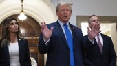 “ОЛУЈА МРЖЊЕ”: Трамп напустио судницу током суђења за клевету Џин И. Керол “ОЛУЈА МРЖЊЕ”: Трамп напустио судницу током суђења за клевету Џин И. Керол