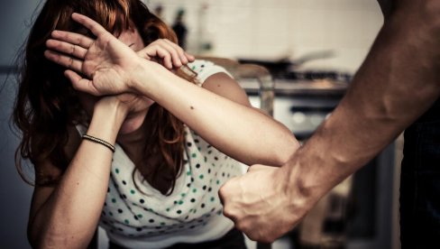 BRUTALNO TUKAO TRUDNU ŽENU ZBOG RUČKA Jezivo nasilje u porodici otkriveno tokom porođaja: Nasilnik odmah uhapšen