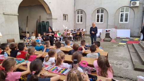 „DEČJA NEDELJA“ U PARAĆINU: Mališani uživaju u posetama Biblioteci i drugim aktivnostima (FOTO) „DEČJA NEDELJA“ U PARAĆINU: Mališani uživaju u posetama Biblioteci i drugim aktivnostima (FOTO)