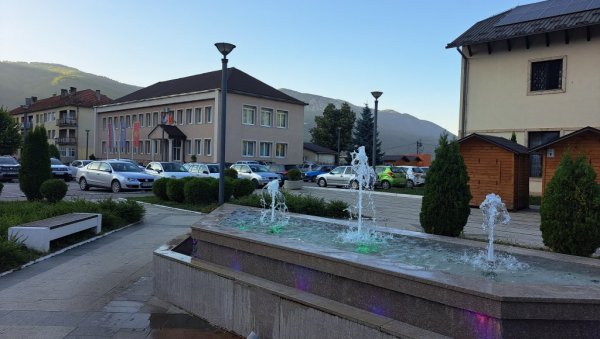 ПРОПАО ПОСЛЕДЊИ ПОКУШАЈ СМЕНЕ ПРЕДСЕДНИКА ОПШТИНЕ АНДРИЈЕВИЦА: Ћулафића спасао народ, ДПС оптужује Владу, полицију... ПРОПАО ПОСЛЕДЊИ ПОКУШАЈ СМЕНЕ ПРЕДСЕДНИКА ОПШТИНЕ АНДРИЈЕВИЦА: Ћулафића спасао народ, ДПС оптужује Владу, полицију...