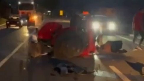 DELOVI RASUTI NA SVE STRANE: Teška nesreća kod Kladova, traktorom izleteo na glavni put pa napravio haos (VIDEO) DELOVI RASUTI NA SVE STRANE: Teška nesreća kod Kladova, traktorom izleteo na glavni put pa napravio haos (VIDEO)