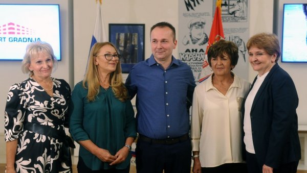 ПАЖЊА И ОСМЕХ ЛЕЧЕ БОЛЕСТ: Додељена награда Милосрдна сестра Дарја Александровна Коробкина најбољим медицинским сестрама ПАЖЊА И ОСМЕХ ЛЕЧЕ БОЛЕСТ: Додељена награда Милосрдна сестра Дарја Александровна Коробкина најбољим медицинским сестрама