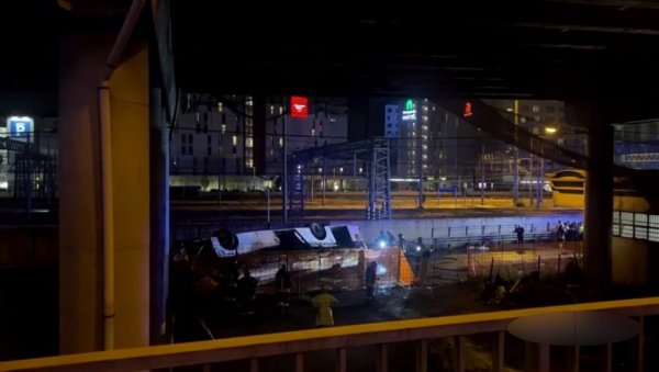 ПРЕКО 20 ОСОБА ПОГИНУЛО У НЕСРЕЋИ КОД ВЕНЕЦИЈЕ: Најновији детаљи трагедије која је уздрмала Италију (ВИДЕО) ПРЕКО 20 ОСОБА ПОГИНУЛО У НЕСРЕЋИ КОД ВЕНЕЦИЈЕ: Најновији детаљи трагедије која је уздрмала Италију (ВИДЕО)