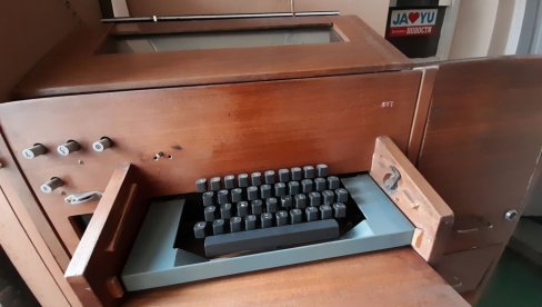 TELEPRINTER PRETEČA DANAŠNJIH MEJLOVA: Tokom sedam decenija postojanja „Novosti“ su se uspešno prilagođavale novim vremenima TELEPRINTER PRETEČA DANAŠNJIH MEJLOVA: Tokom sedam decenija postojanja „Novosti“ su se uspešno prilagođavale novim vremenima