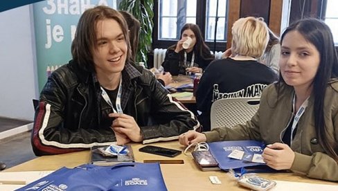 IZLOŽBA PARAĆINCA LUKE PEŠIĆA: U okviru projekta Gimnazije „U njihovim patikama“ IZLOŽBA PARAĆINCA LUKE PEŠIĆA: U okviru projekta Gimnazije „U njihovim patikama“