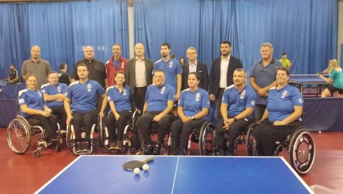 ŠAMPIONIMA PODRŠKA BEZ ZADRŠKE: Milan Đurić, gradonačelnik Novog Sada, posetio trofejne parastonotenisere reprezentacije Srbije ŠAMPIONIMA PODRŠKA BEZ ZADRŠKE: Milan Đurić, gradonačelnik Novog Sada, posetio trofejne parastonotenisere reprezentacije Srbije
