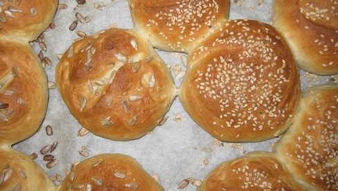 SKUPLJI HLEB U CRNOJ GORI: Vekna od 500 grama sa 80 na 85 centi SKUPLJI HLEB U CRNOJ GORI: Vekna od 500 grama sa 80 na 85 centi