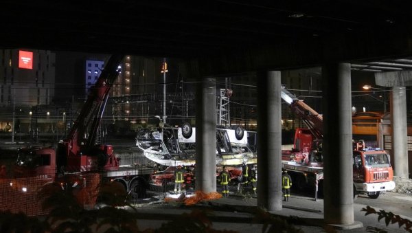 ПУКОМ СРЕЋОМ ИЗБЕГЛИ ТРАГЕДИЈУ: Софија с дечком закаснила на аутобус смрти који се преврнуо код Венеције ПУКОМ СРЕЋОМ ИЗБЕГЛИ ТРАГЕДИЈУ: Софија с дечком закаснила на аутобус смрти који се преврнуо код Венеције